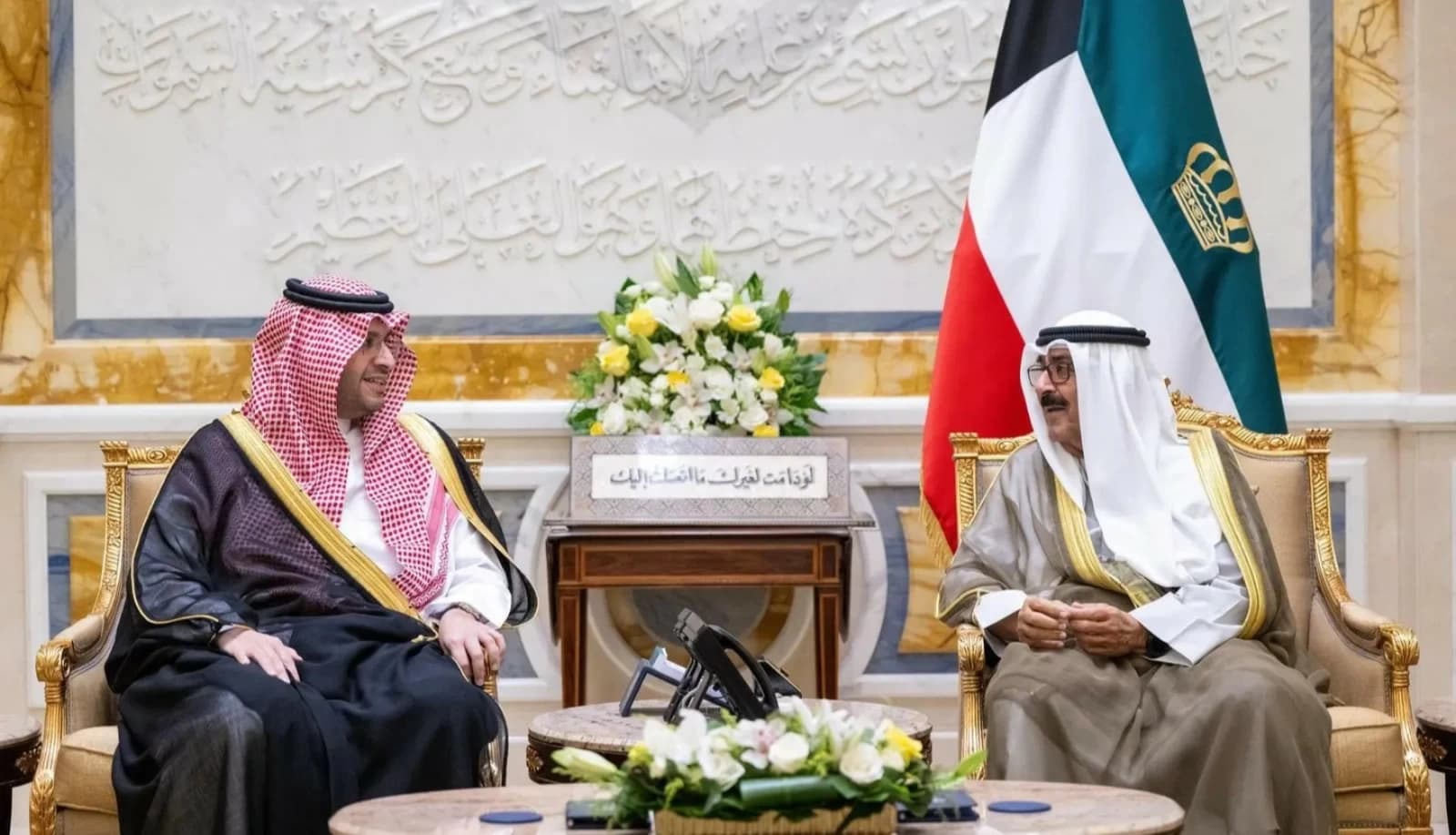 أمير دولة الكويت يستقبل الأمير تركي بن محمد بن فهد