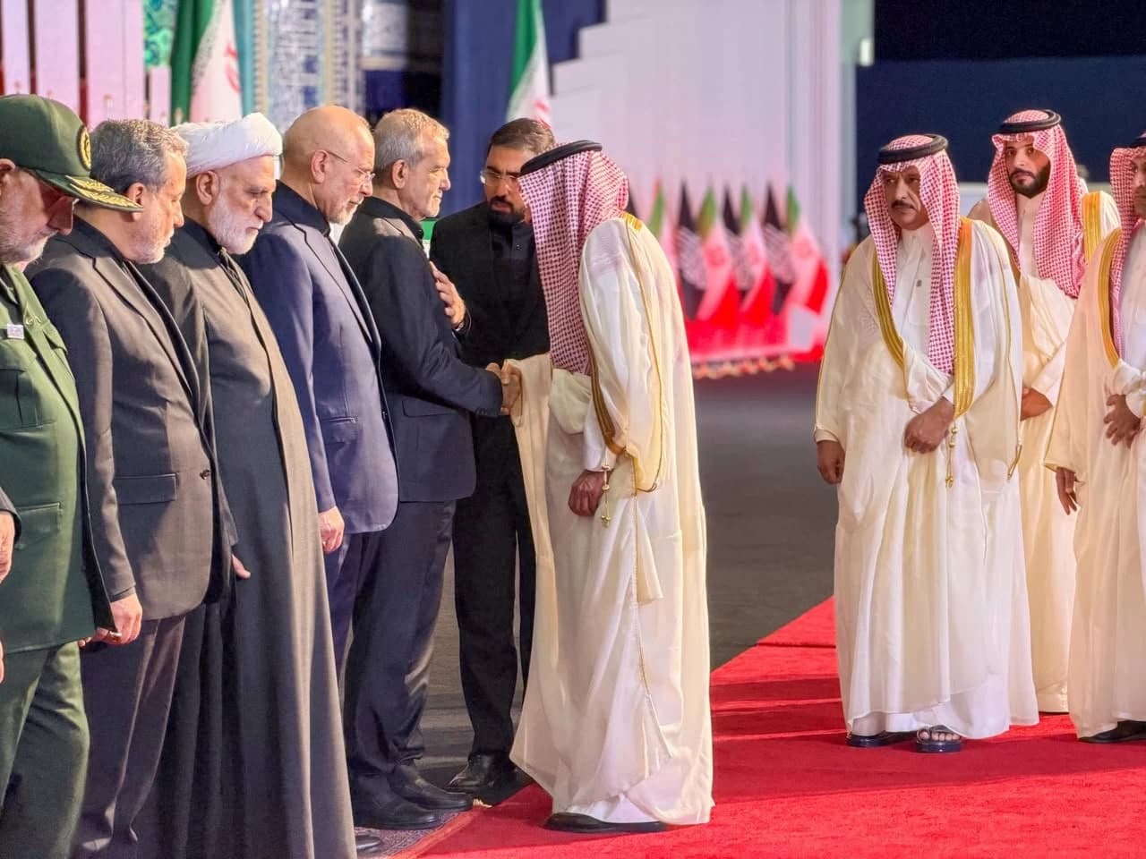 تعازي القيادة السعودية لإيران في وفاة علي خامنئي