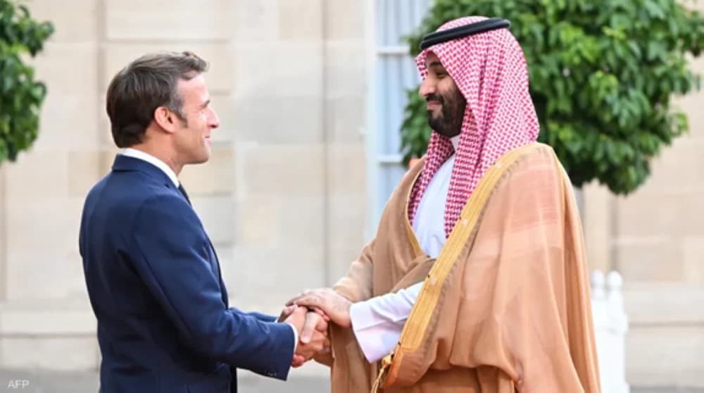 ولي العهد وماكرون يبحثان تطورات الأحداث الإقليمية