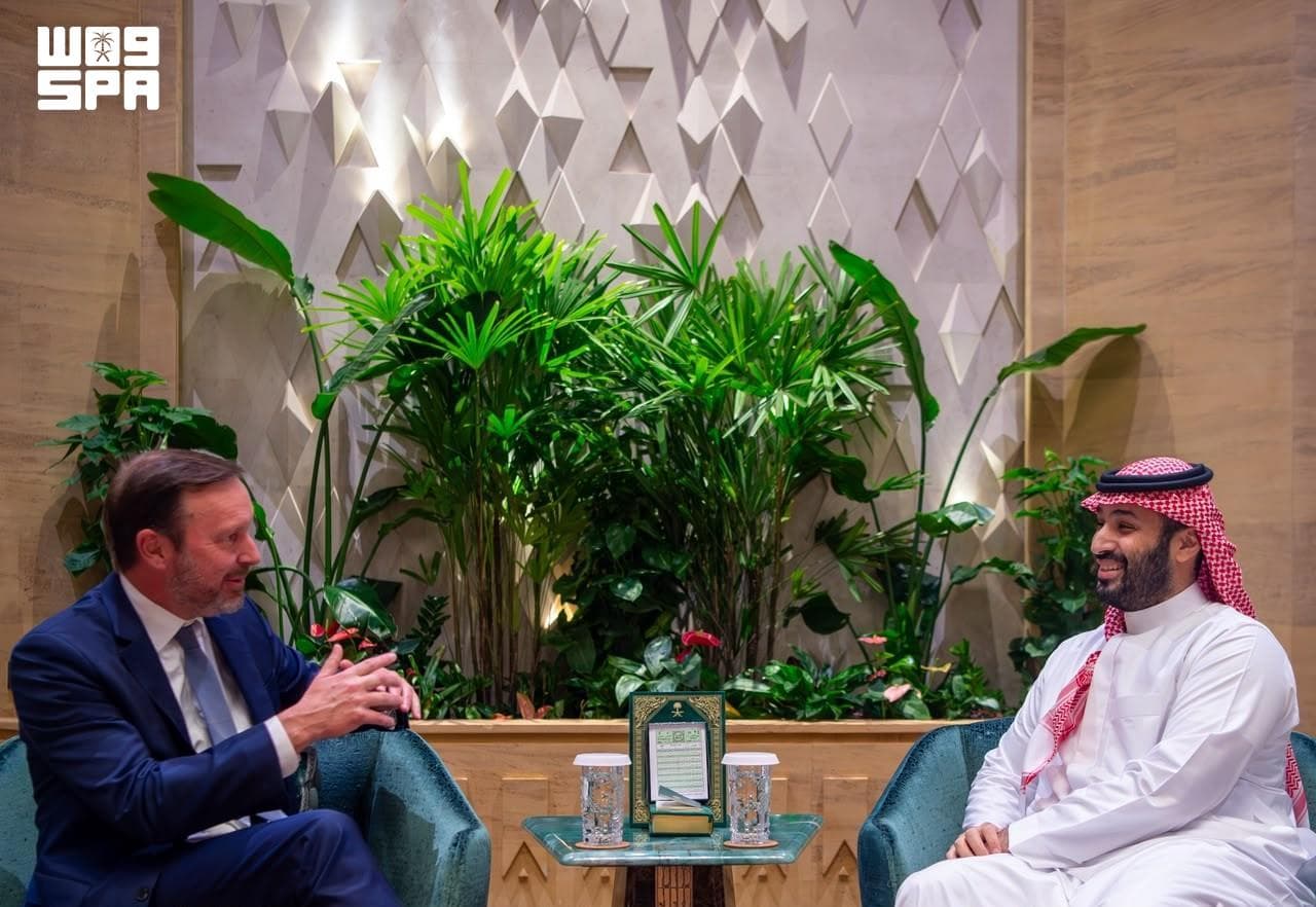 ولي العهد رئيس مجلس الوزراء يجتمع مع عضو لجنتي العلاقات الخارجية والاعتمادات في مجلس الشيوخ الأمريكي