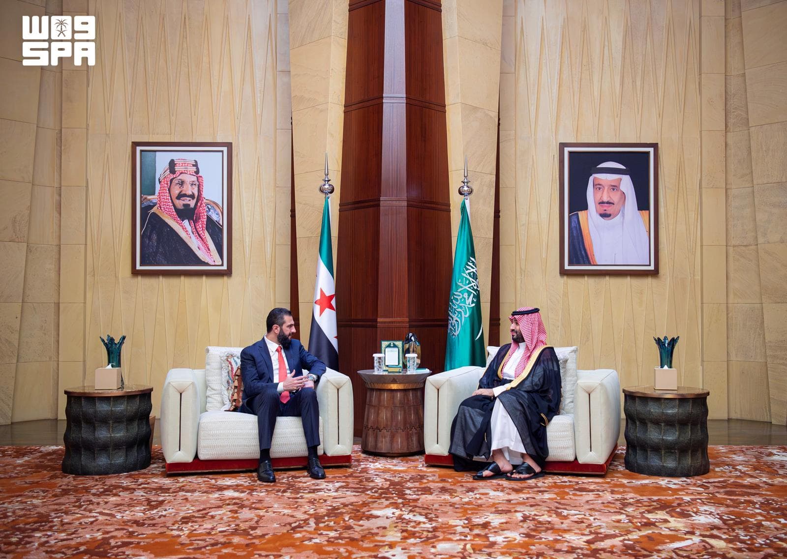 ولي العهد يلتقي رئيس الجمهورية العربية السورية في الرياض