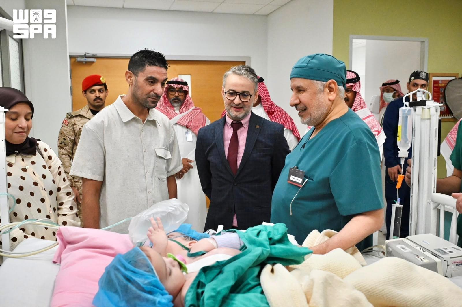 بتوجيهات خادم الحرمين وولي العهد.. بدء فصل التوأم المغربي «سجى وضحى» بالرياض